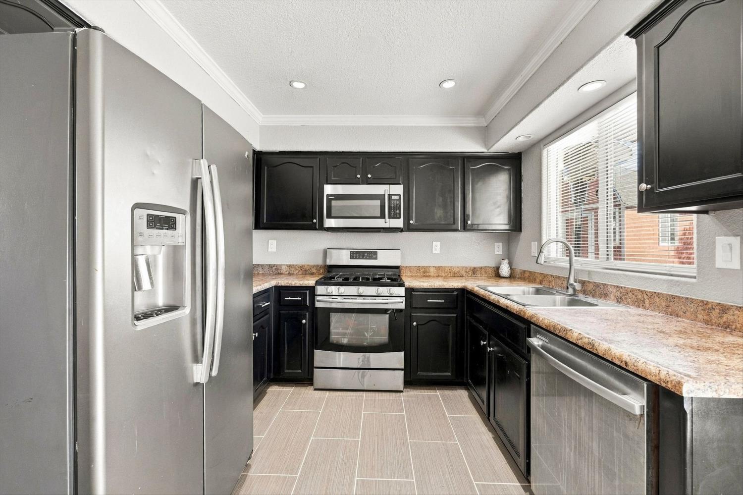 430 Avenida Ruiz, Delano, CA 93215