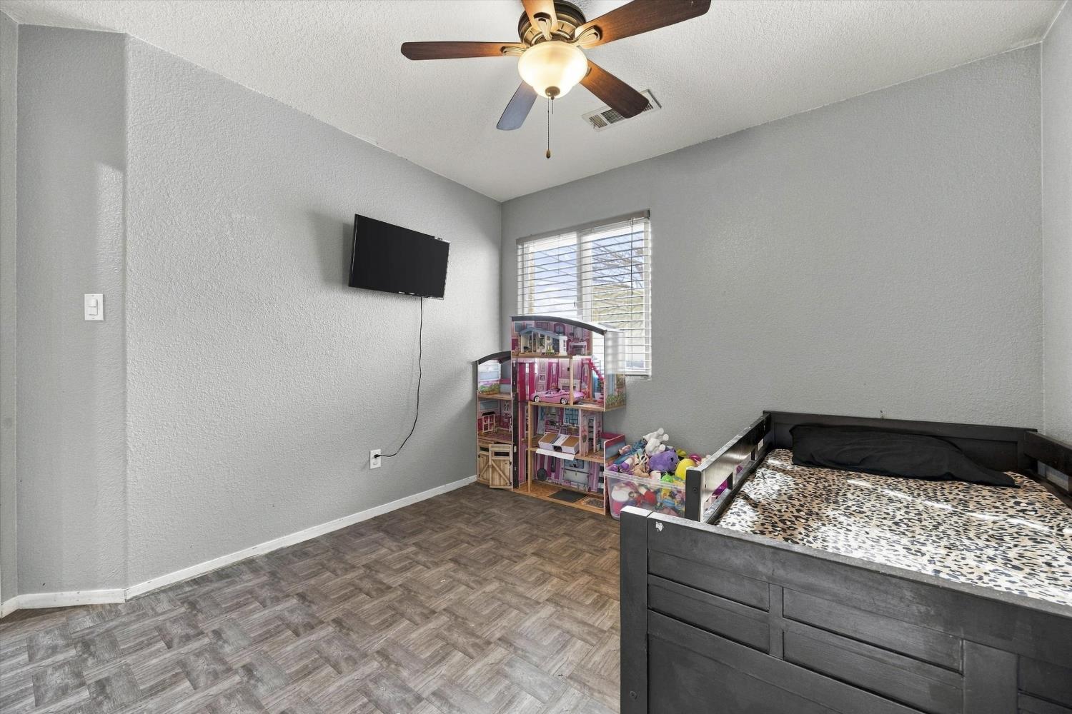 430 Avenida Ruiz, Delano, CA 93215