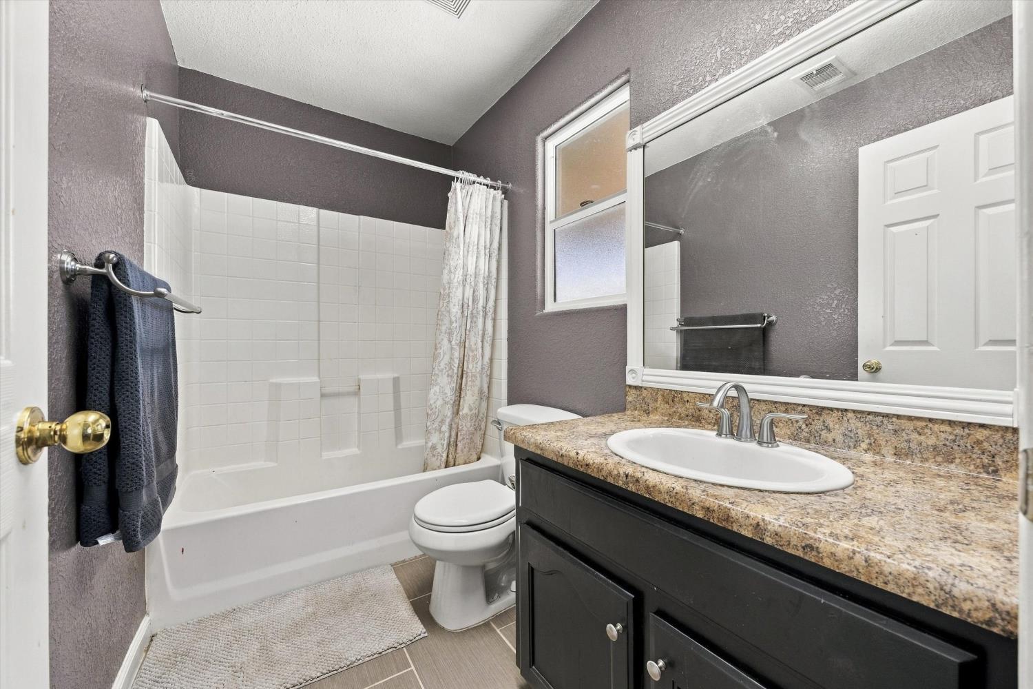 430 Avenida Ruiz, Delano, CA 93215