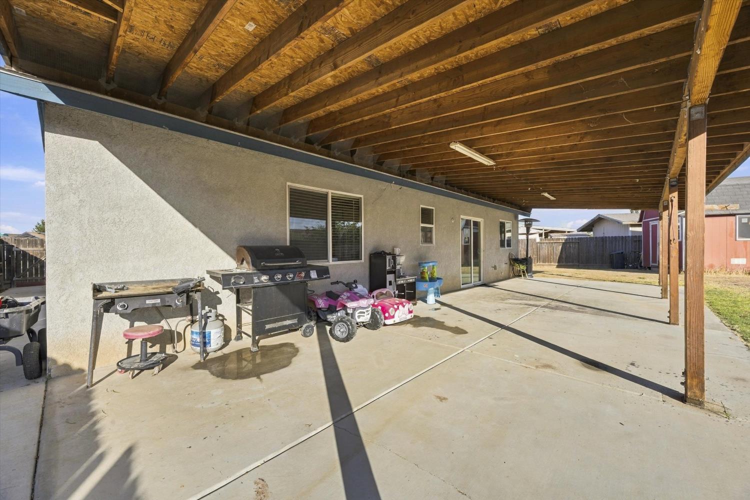 430 Avenida Ruiz, Delano, CA 93215