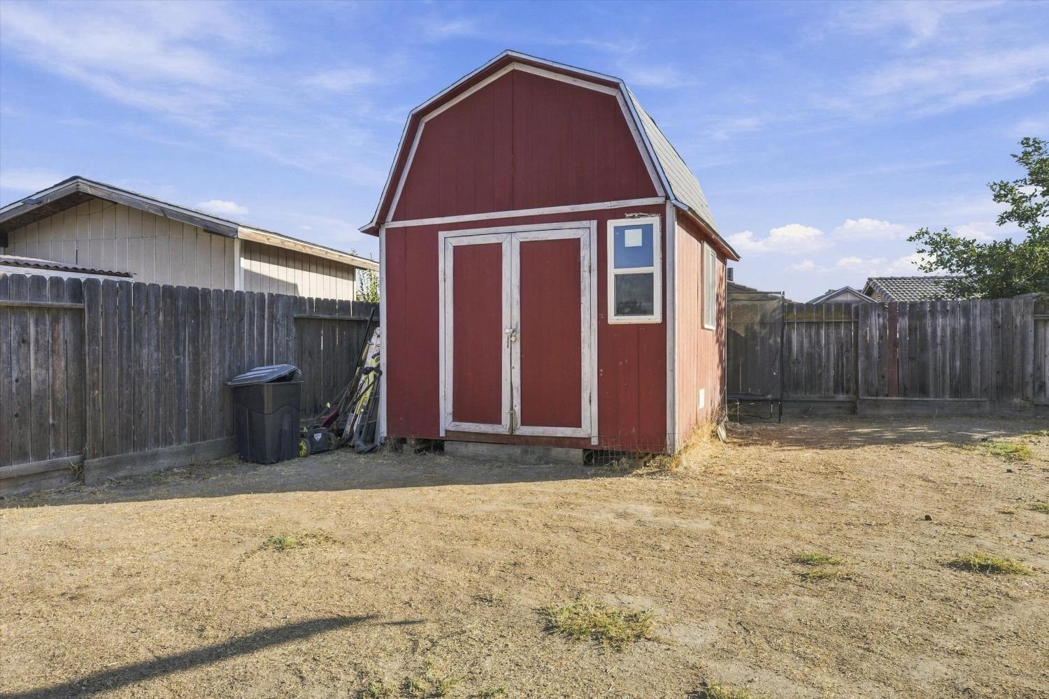 430 Avenida Ruiz, Delano, CA 93215