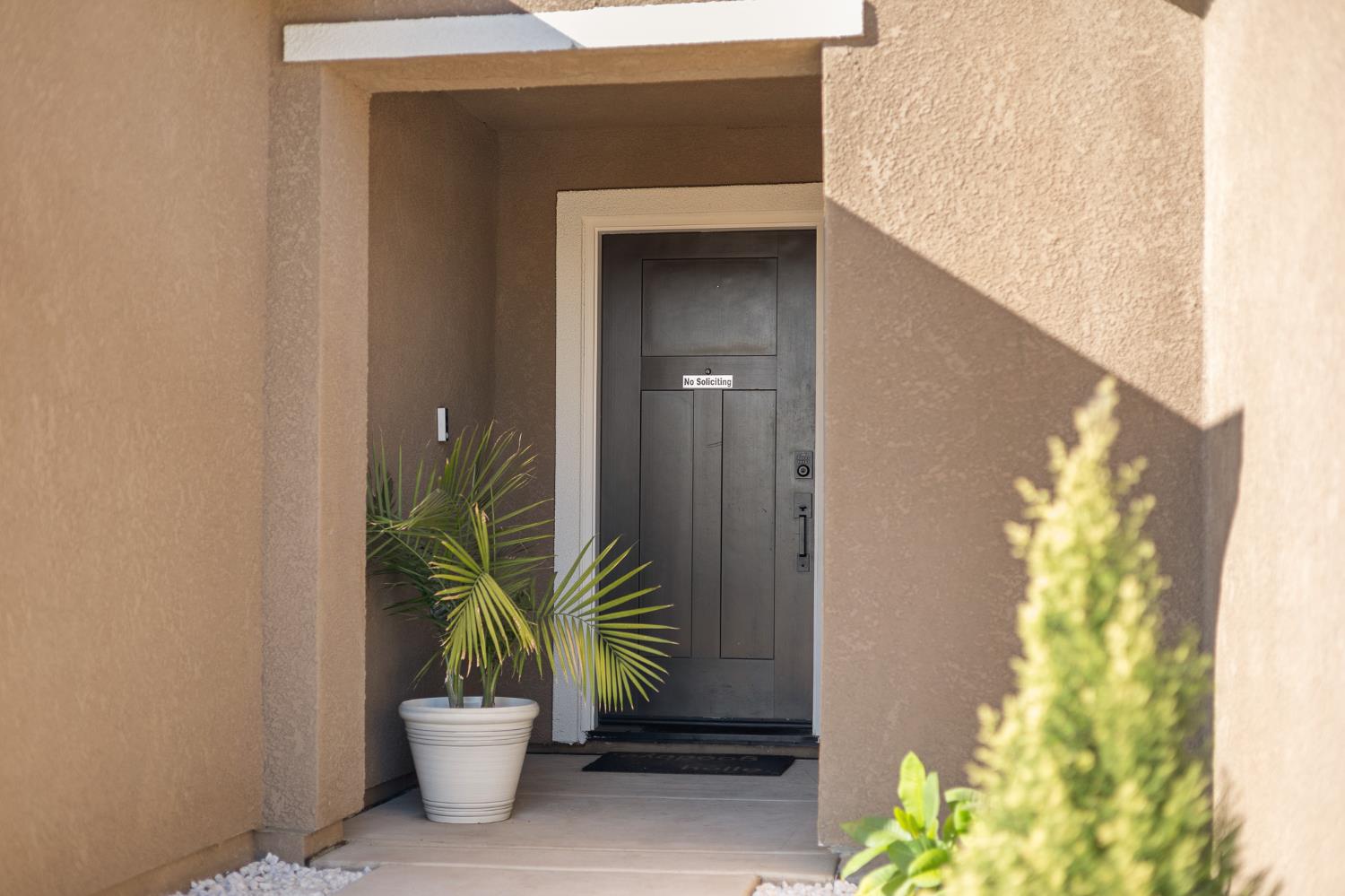 562 W Greenwood Ave, Woodlake, CA 93286