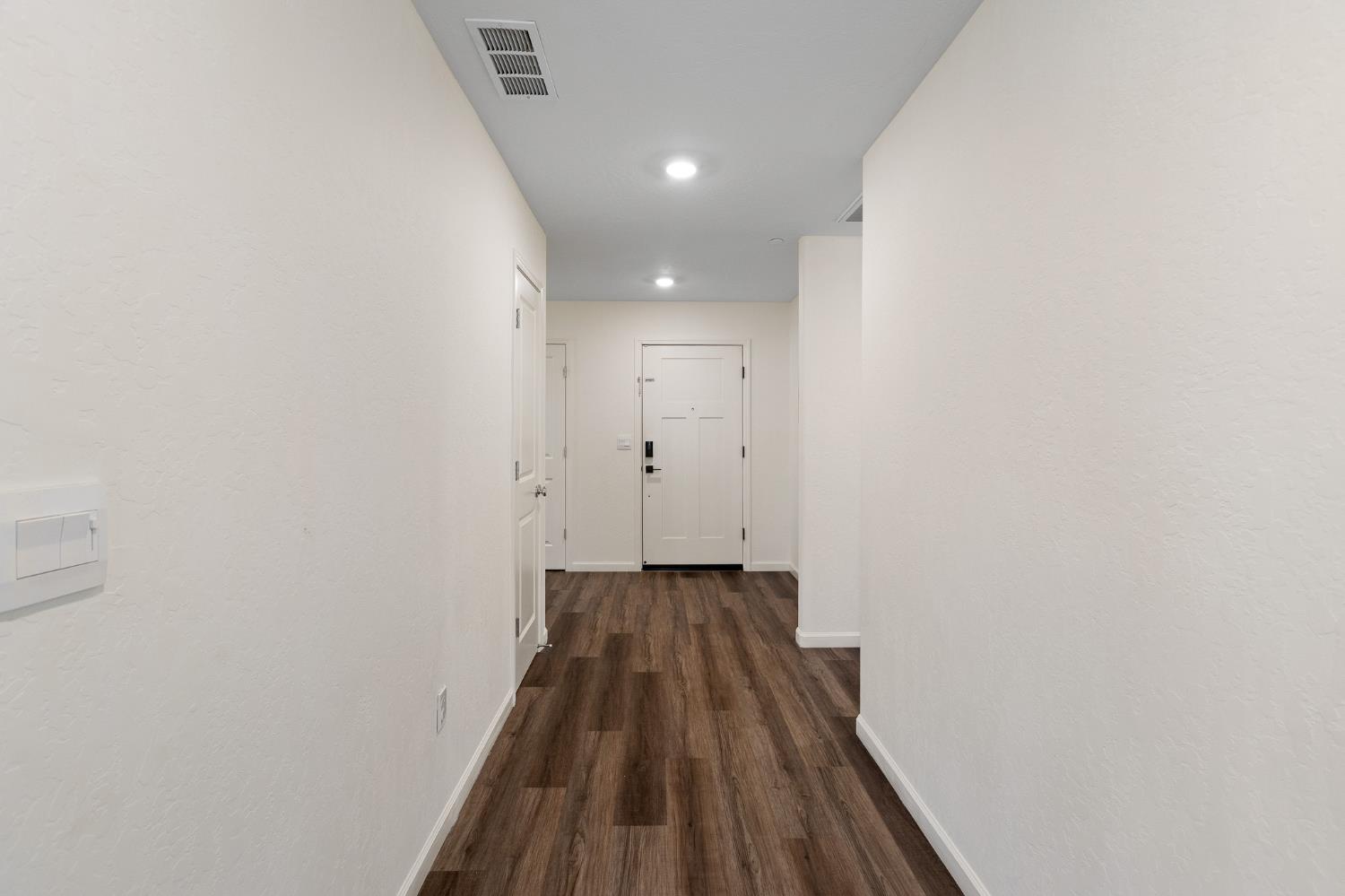 562 W Greenwood Ave, Woodlake, CA 93286