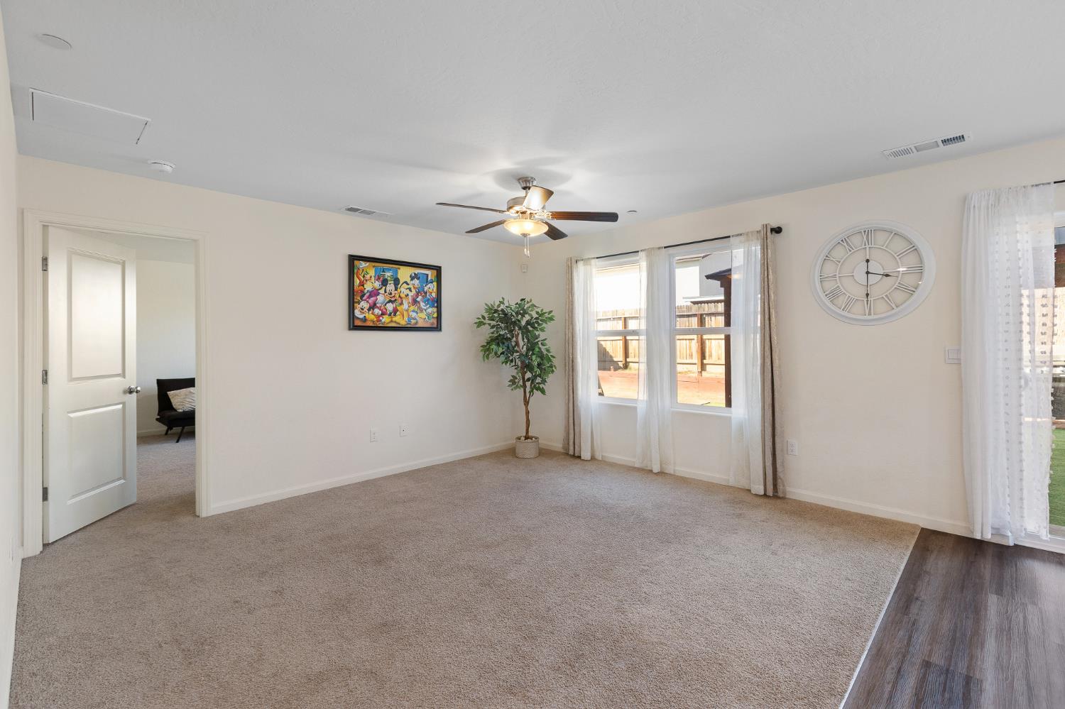 562 W Greenwood Ave, Woodlake, CA 93286