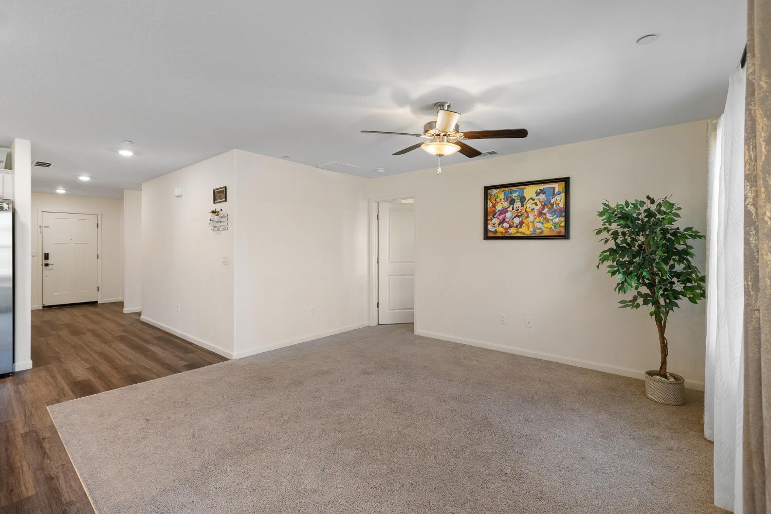 562 W Greenwood Ave, Woodlake, CA 93286