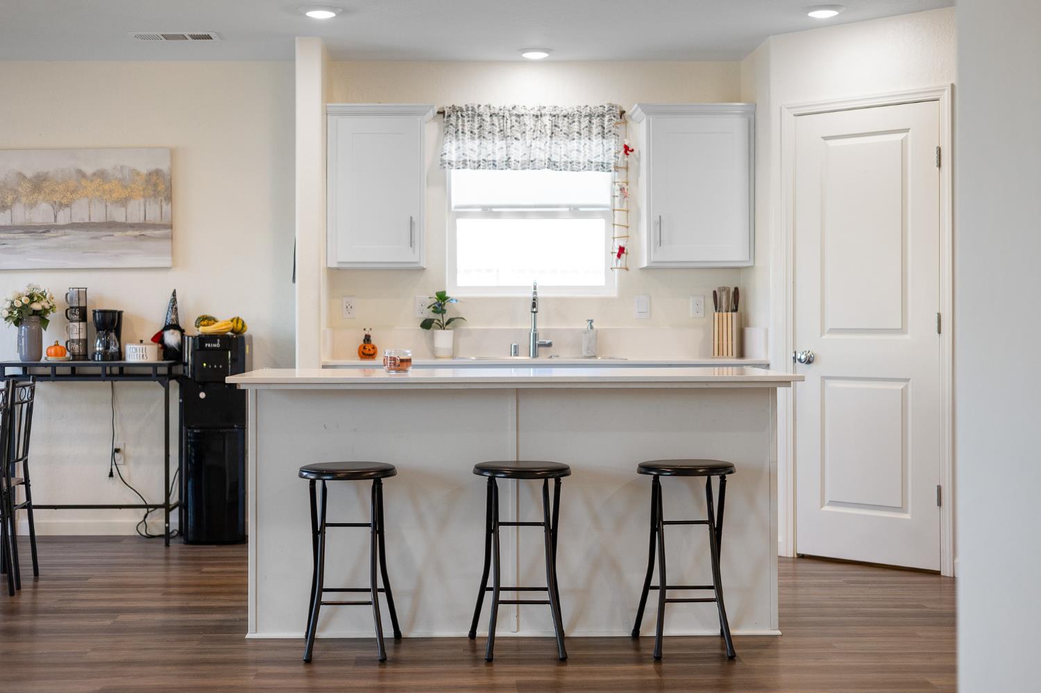 562 W Greenwood Ave, Woodlake, CA 93286