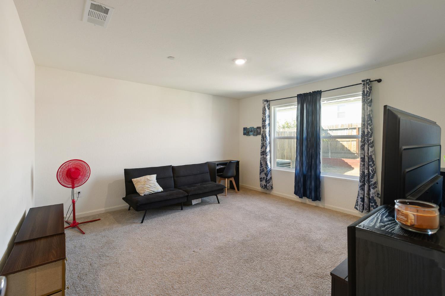 562 W Greenwood Ave, Woodlake, CA 93286