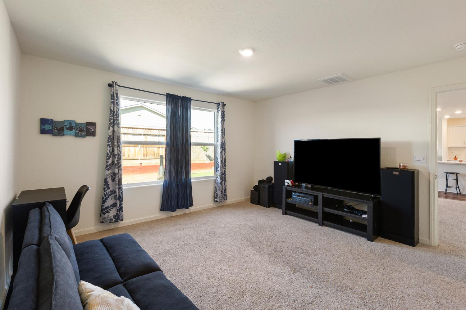562 W Greenwood Ave, Woodlake, CA 93286