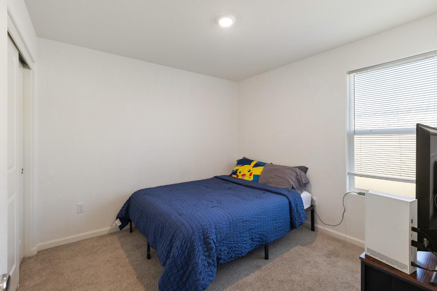 562 W Greenwood Ave, Woodlake, CA 93286
