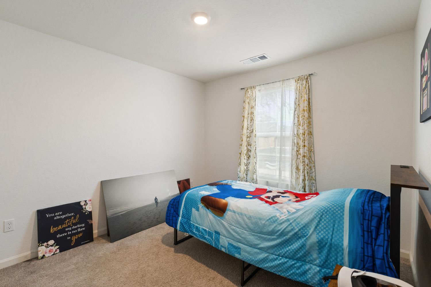 562 W Greenwood Ave, Woodlake, CA 93286