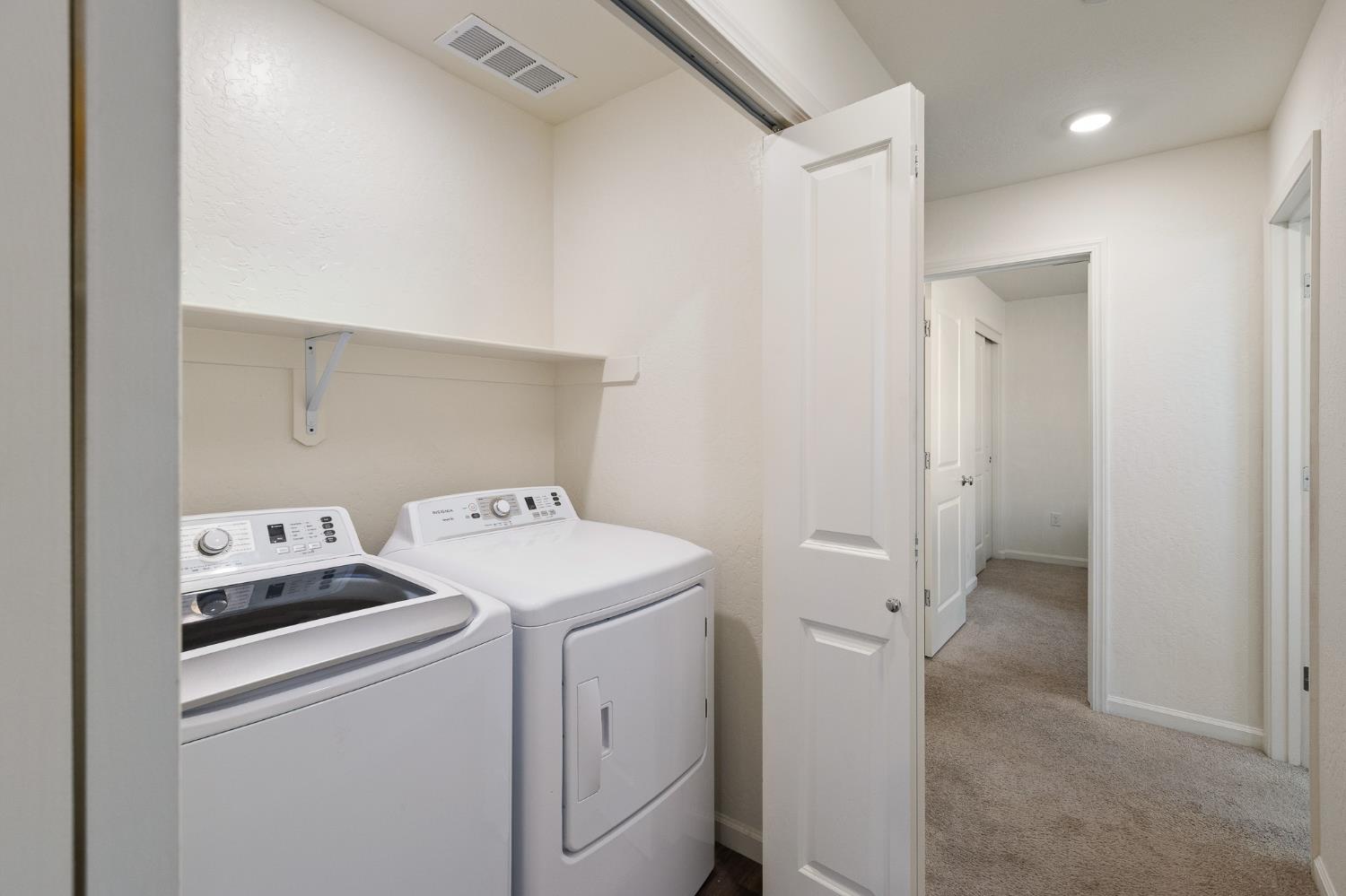 562 W Greenwood Ave, Woodlake, CA 93286
