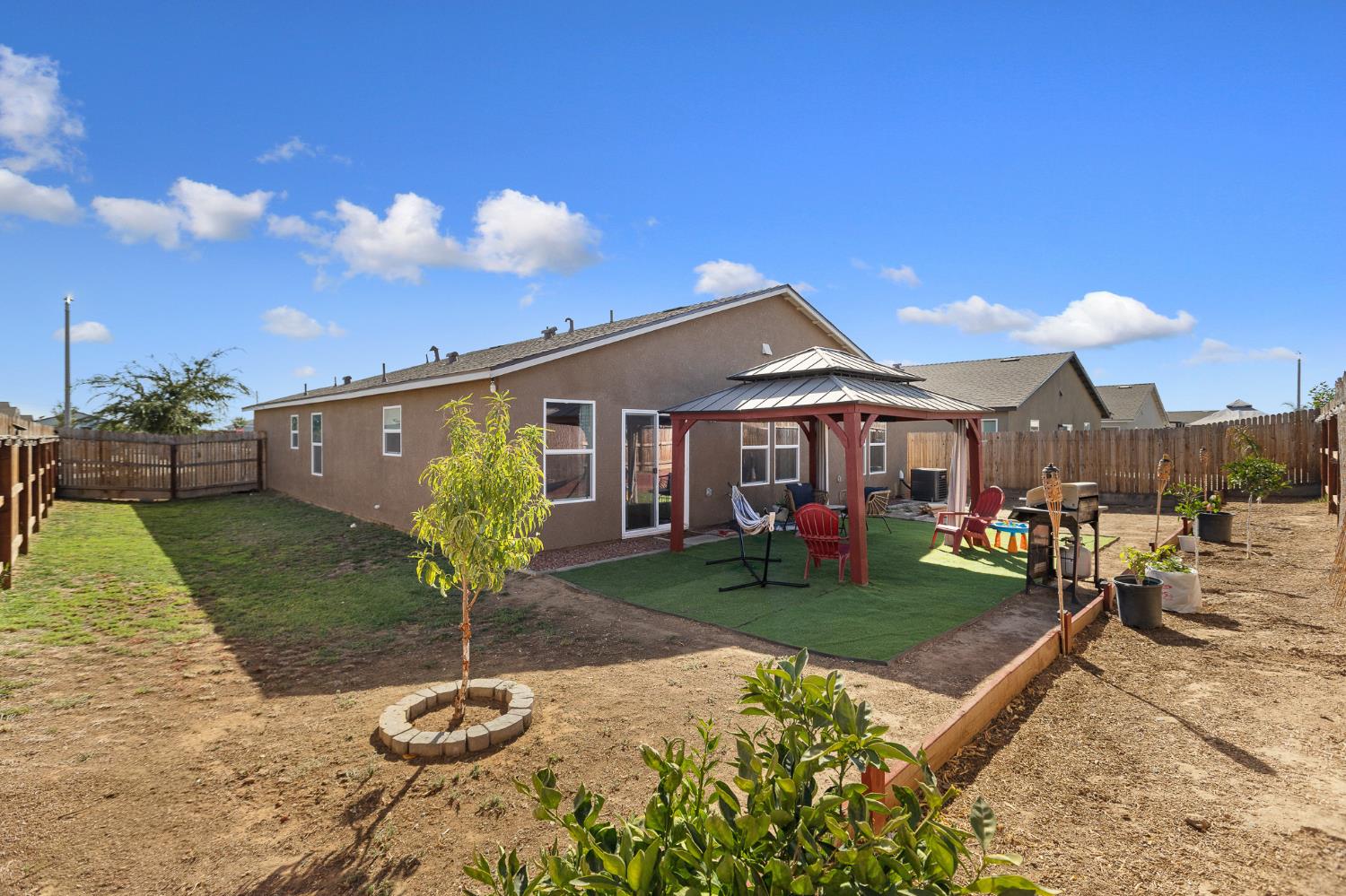 562 W Greenwood Ave, Woodlake, CA 93286