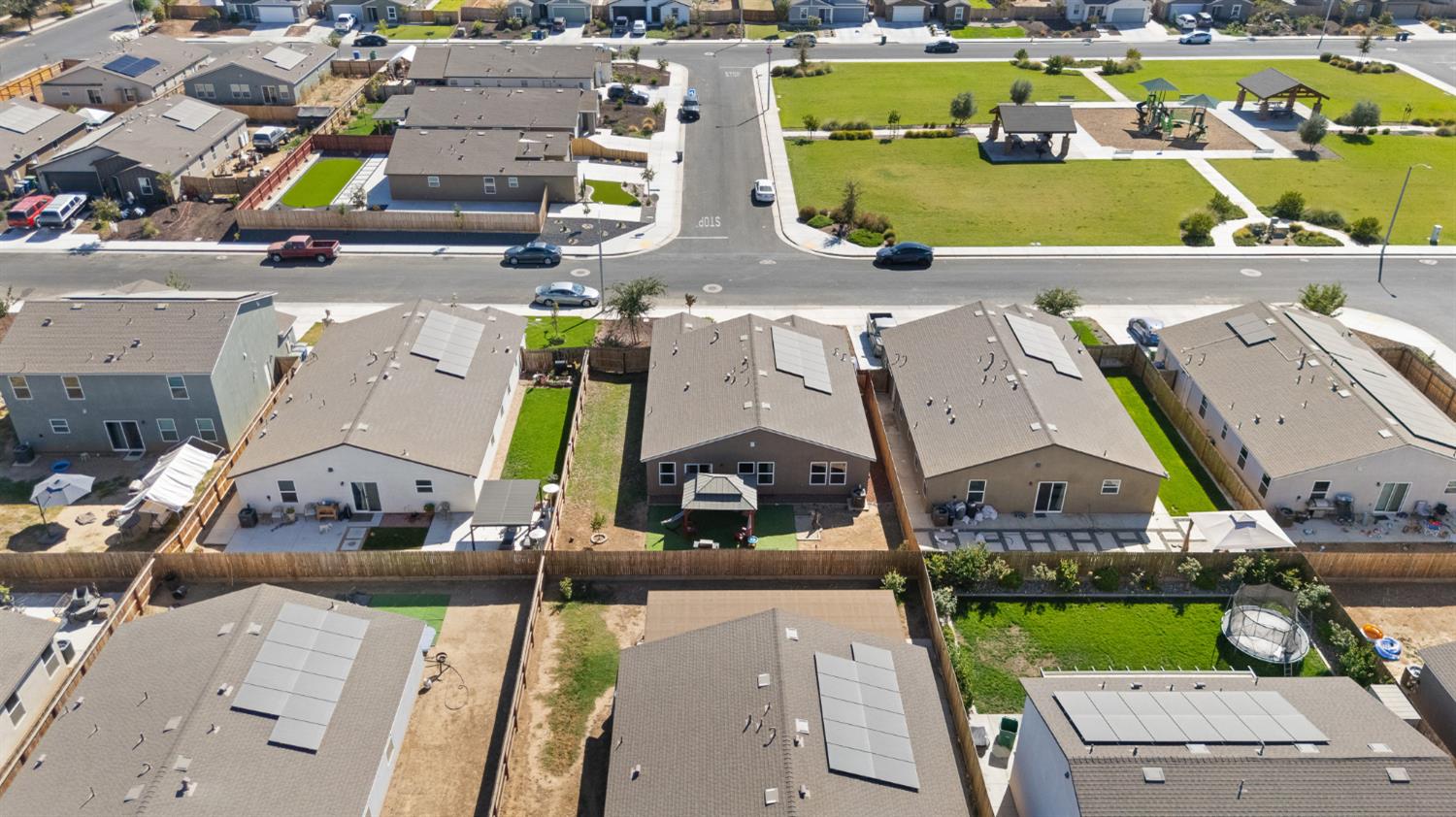 562 W Greenwood Ave, Woodlake, CA 93286