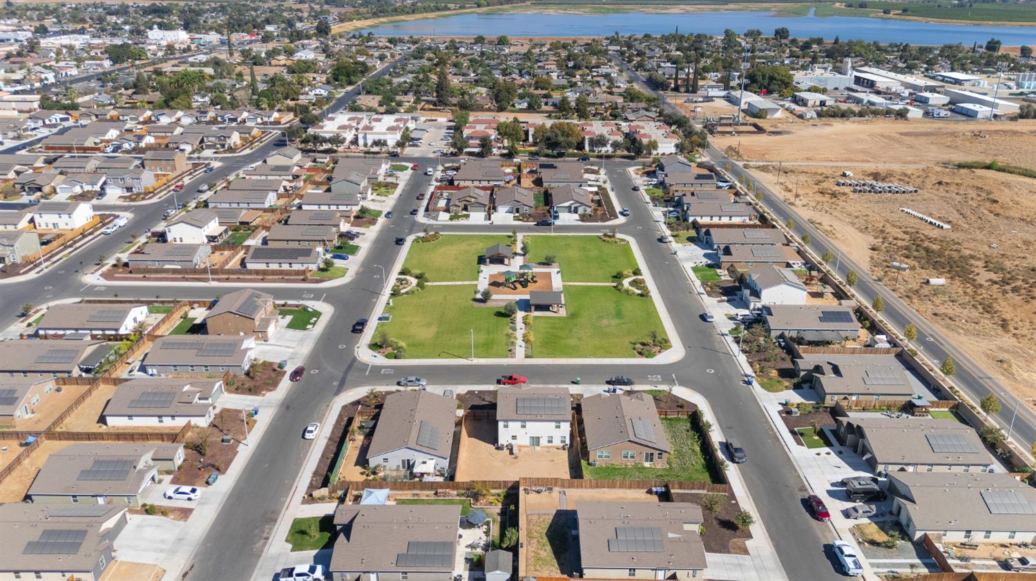 562 W Greenwood Ave, Woodlake, CA 93286