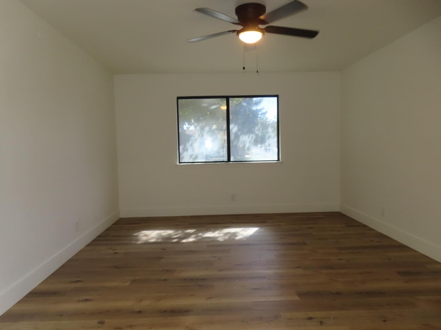 5807 E Washington Ave, Fresno, CA 93727