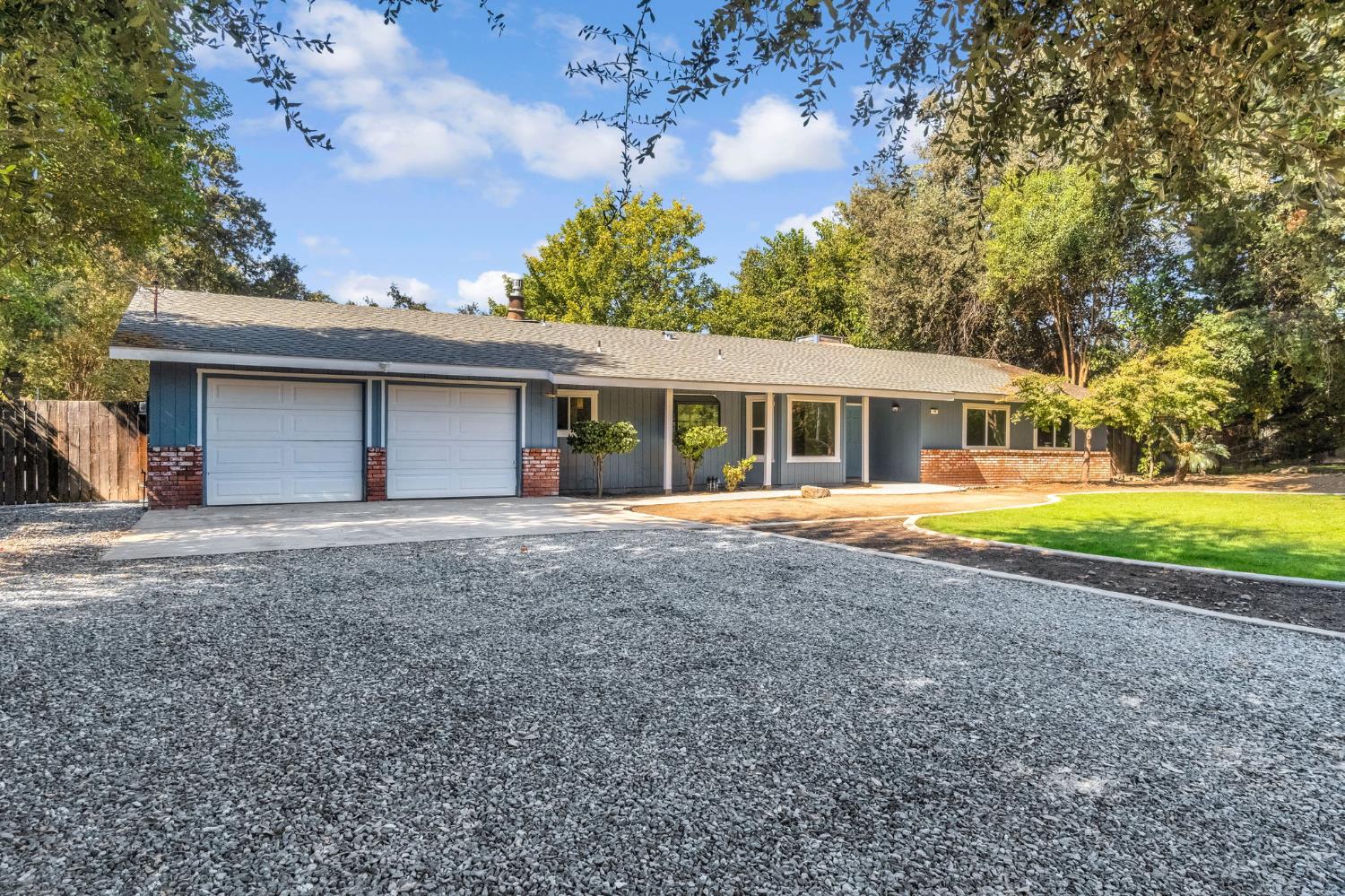 93 Trout Lake Dr, Sanger, CA 93657