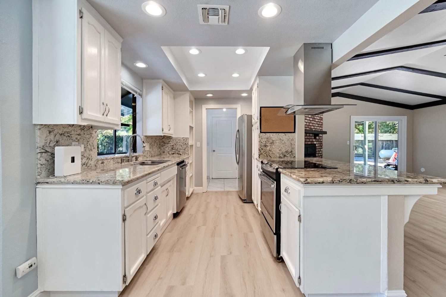 93 Trout Lake Dr, Sanger, CA 93657