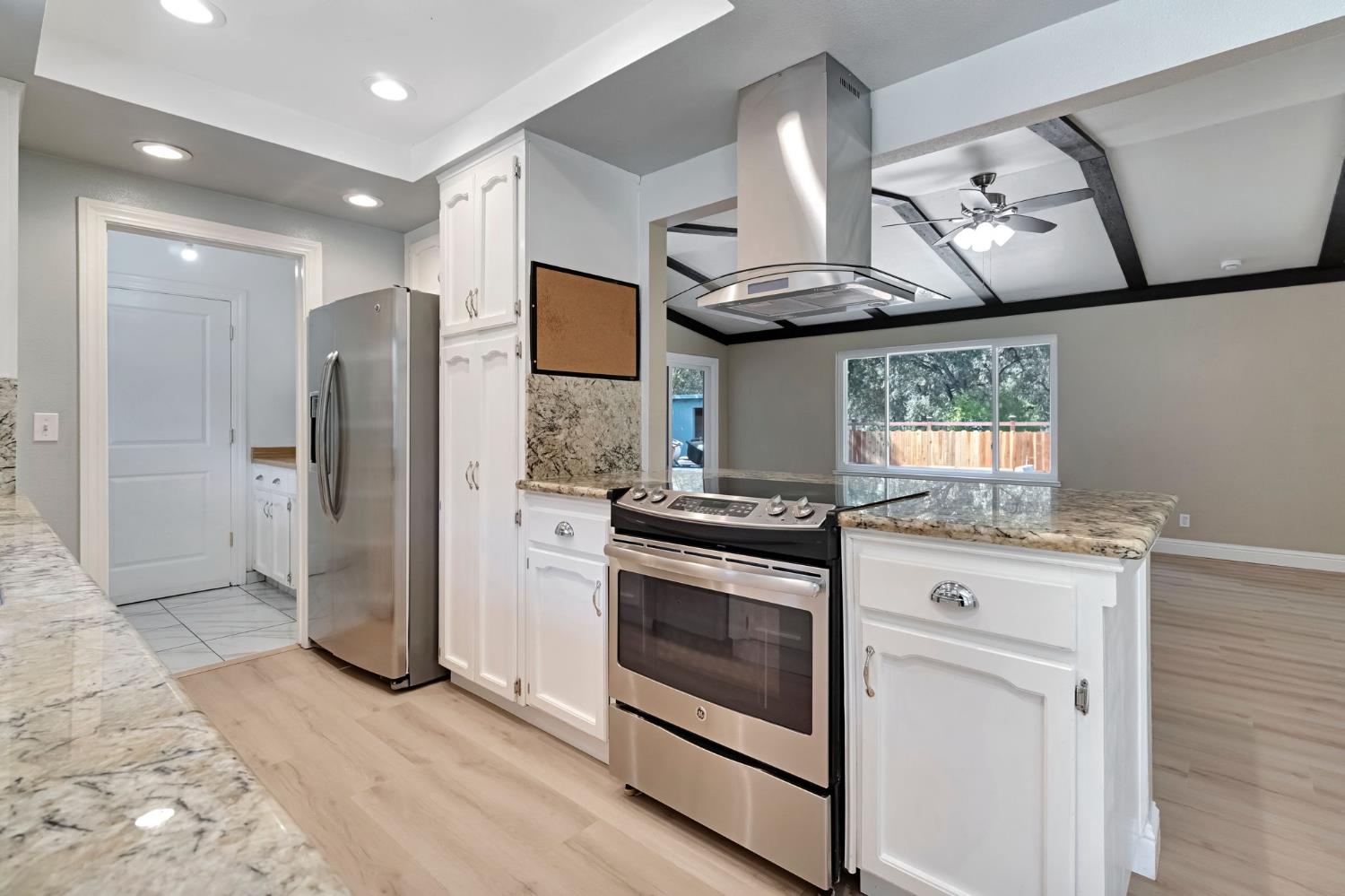 93 Trout Lake Dr, Sanger, CA 93657
