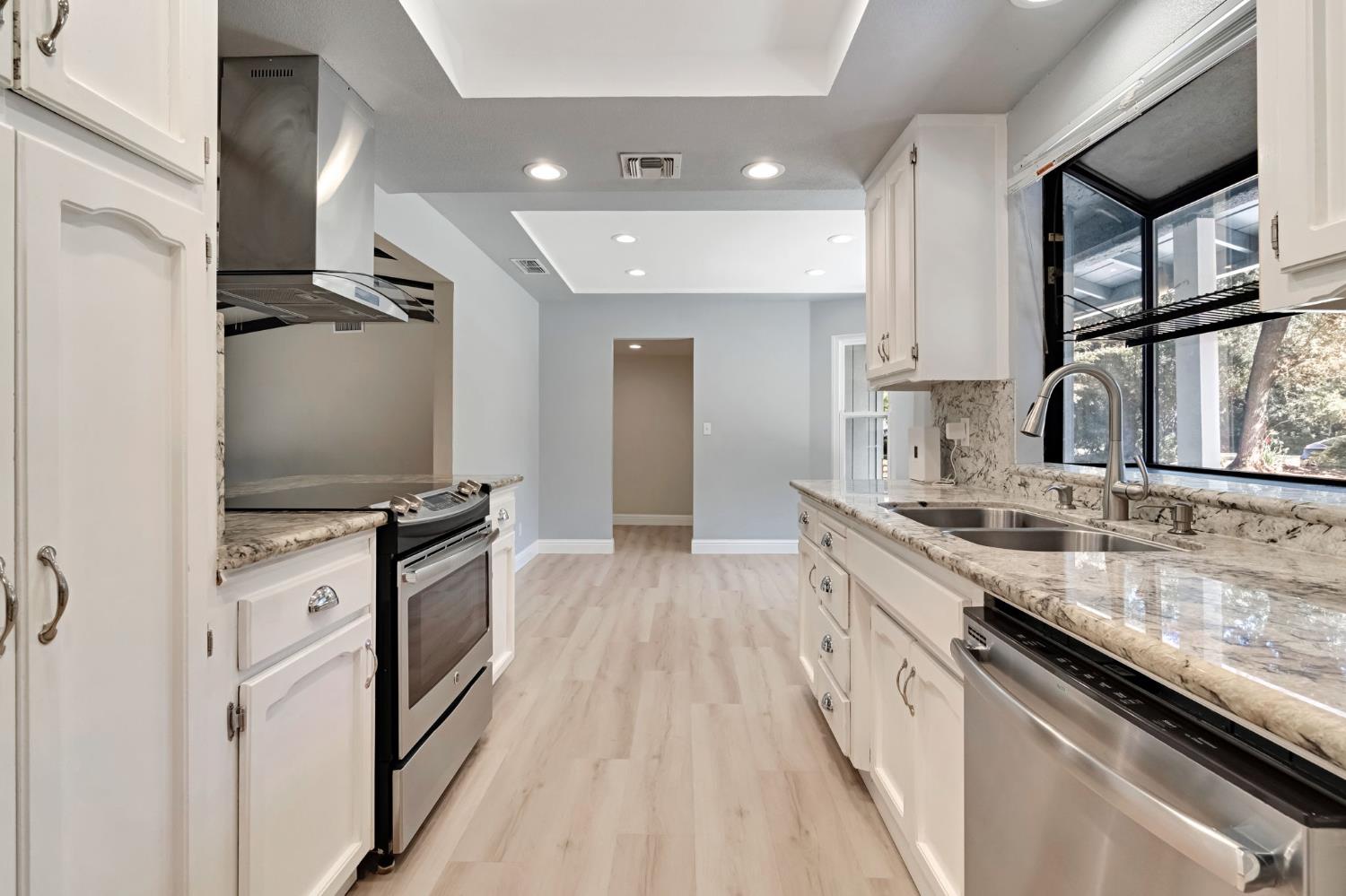 93 Trout Lake Dr, Sanger, CA 93657