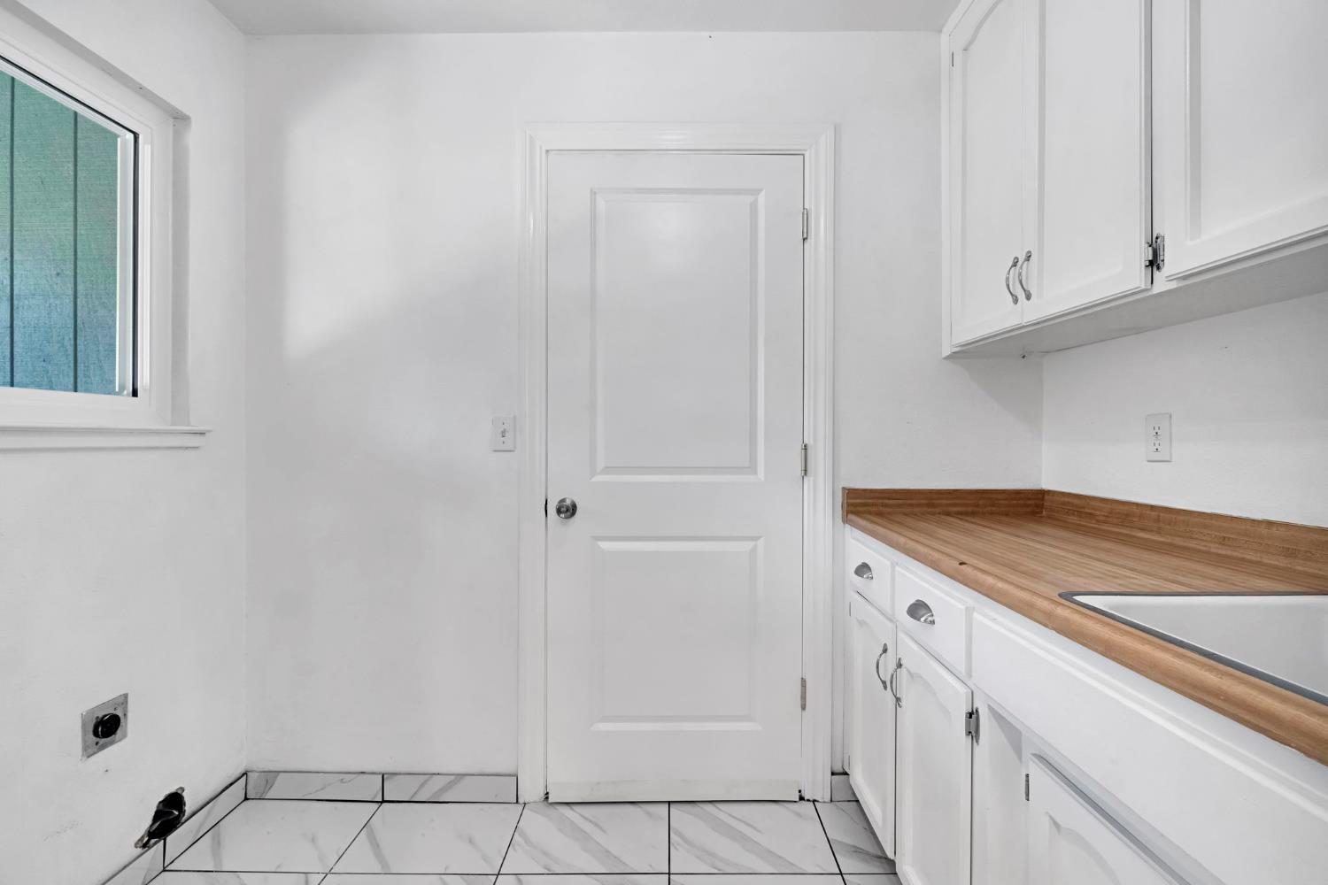 93 Trout Lake Dr, Sanger, CA 93657