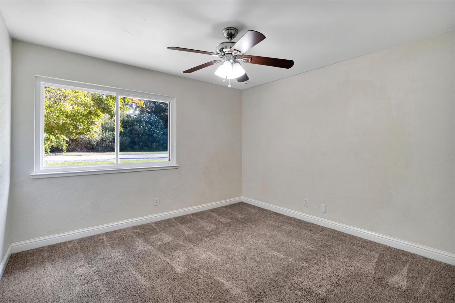 93 Trout Lake Dr, Sanger, CA 93657