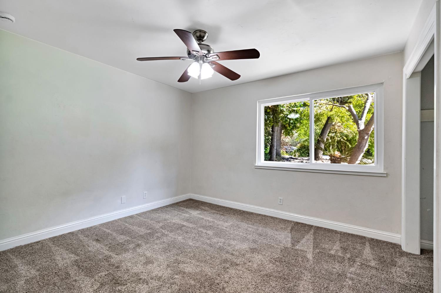 93 Trout Lake Dr, Sanger, CA 93657