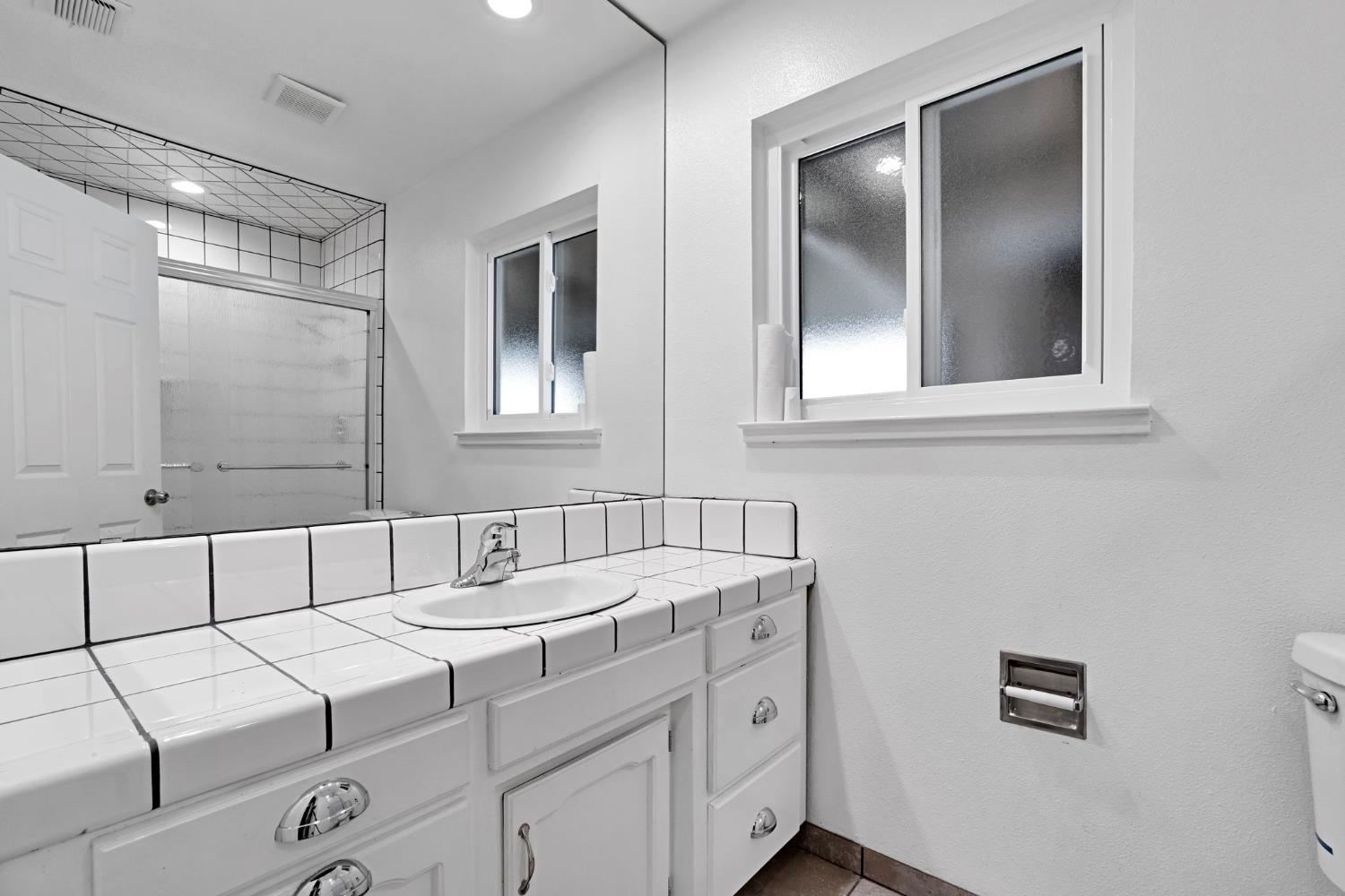 93 Trout Lake Dr, Sanger, CA 93657