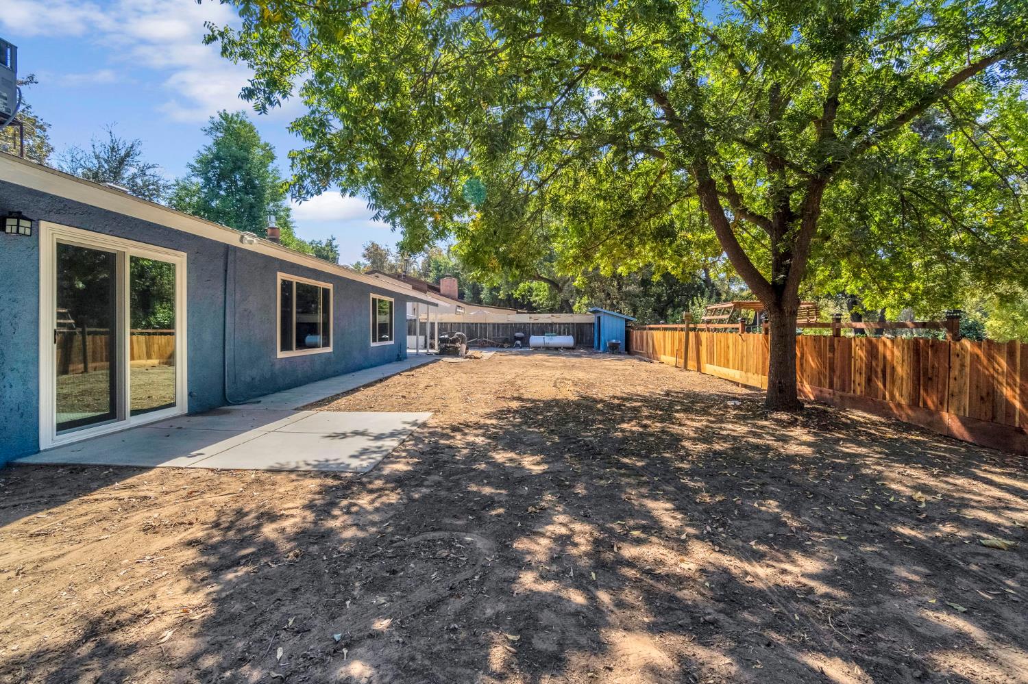 93 Trout Lake Dr, Sanger, CA 93657