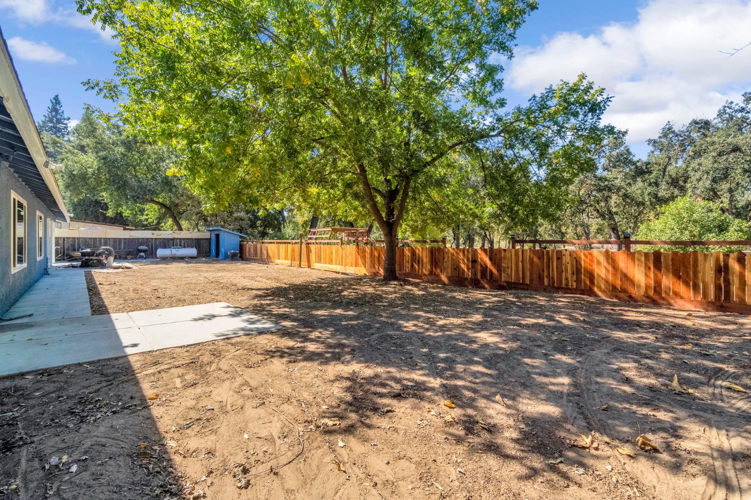 93 Trout Lake Dr, Sanger, CA 93657