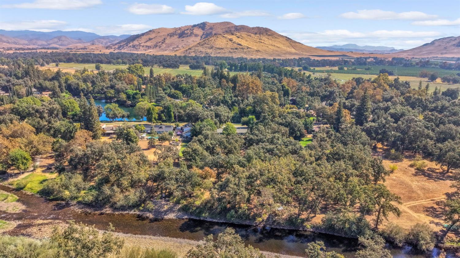 93 Trout Lake Dr, Sanger, CA 93657