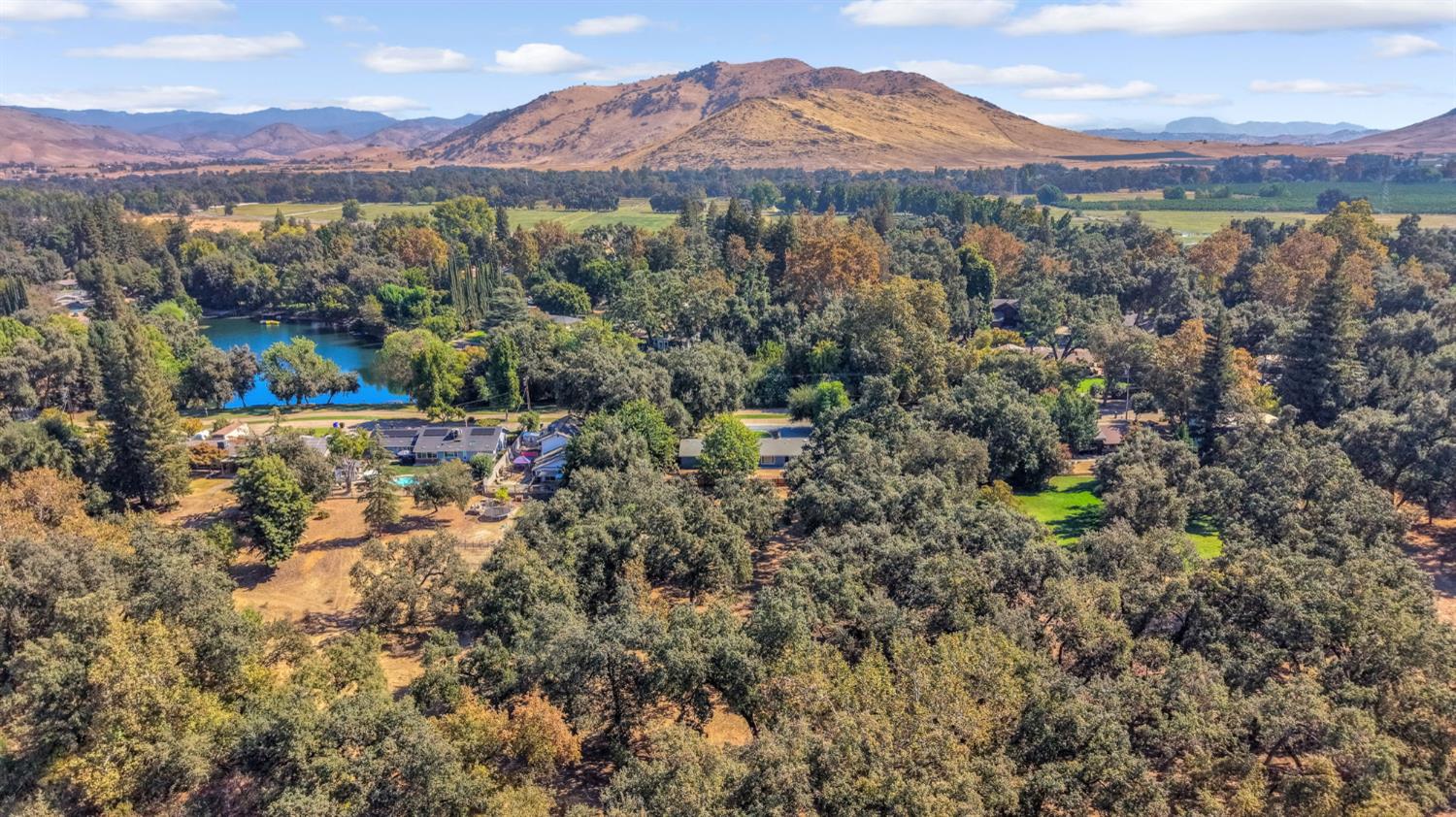 93 Trout Lake Dr, Sanger, CA 93657