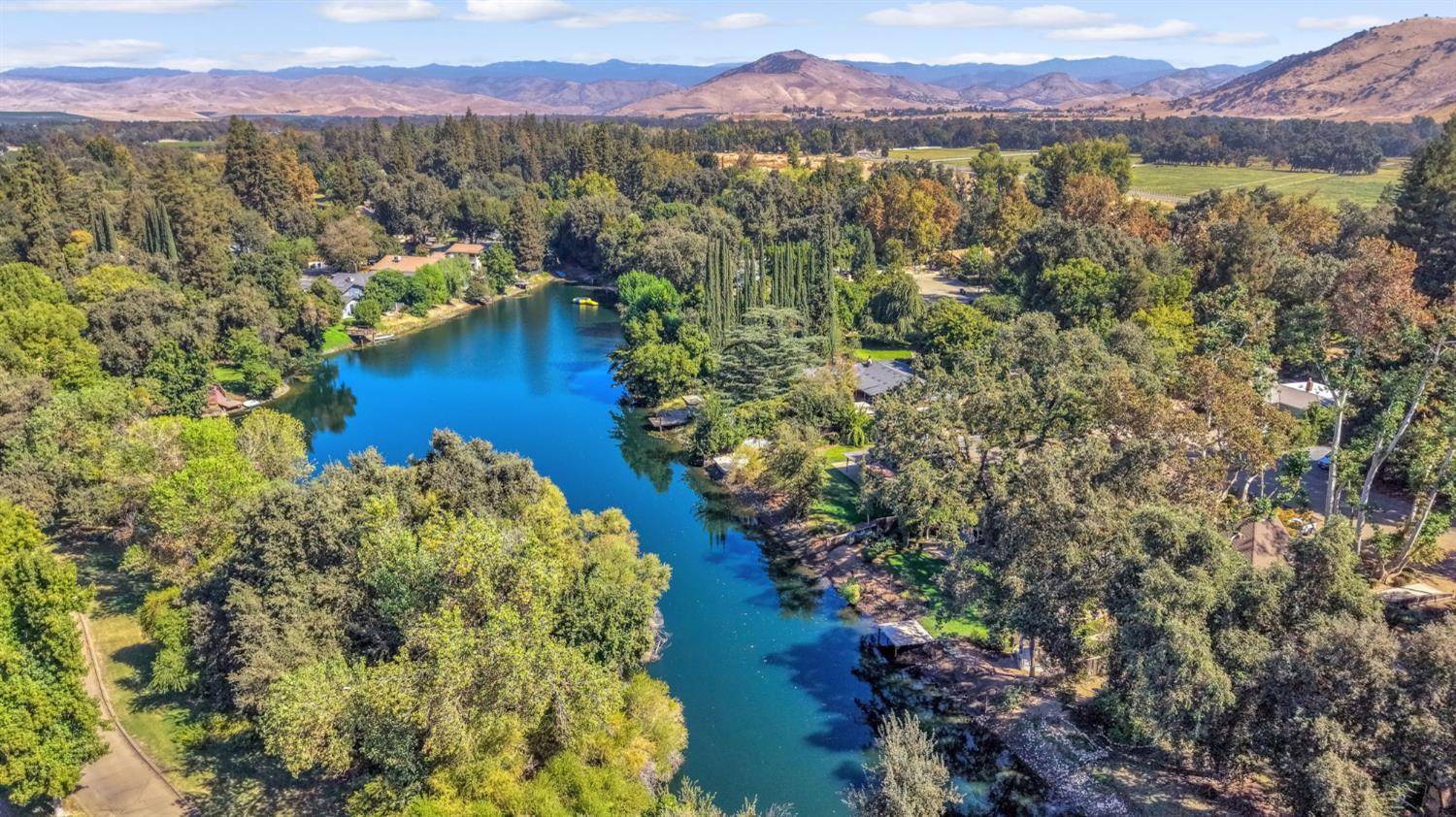 93 Trout Lake Dr, Sanger, CA 93657