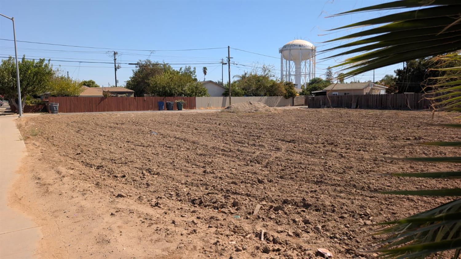 825 Torres Way, Madera, CA 93638