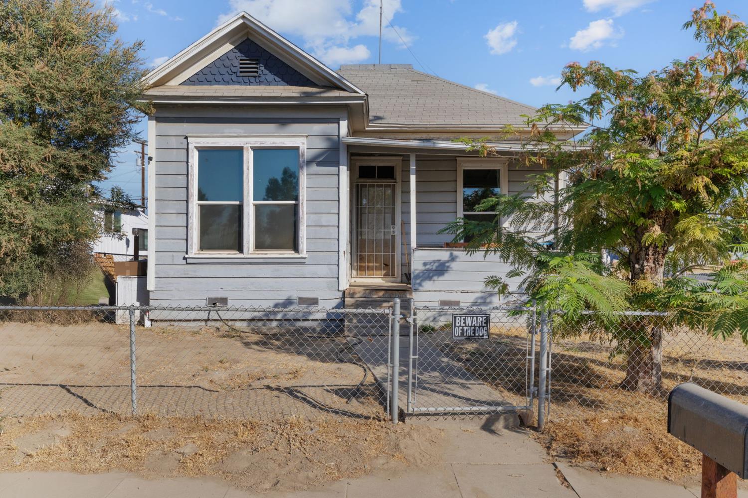 130 E 4th St, Hanford, CA 93230