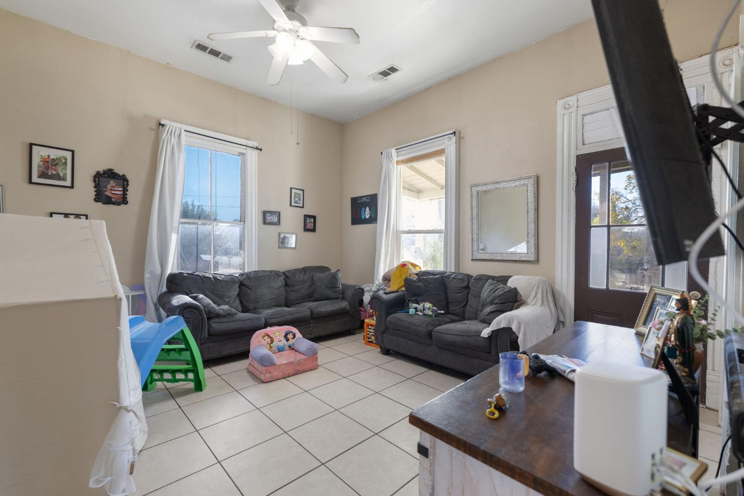 130 E 4th St, Hanford, CA 93230