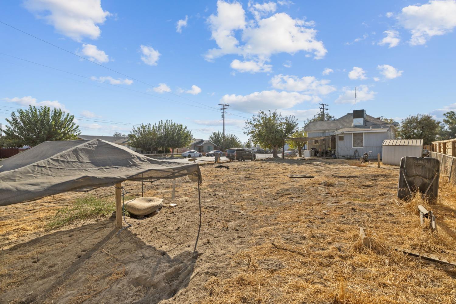 130 E 4th St, Hanford, CA 93230