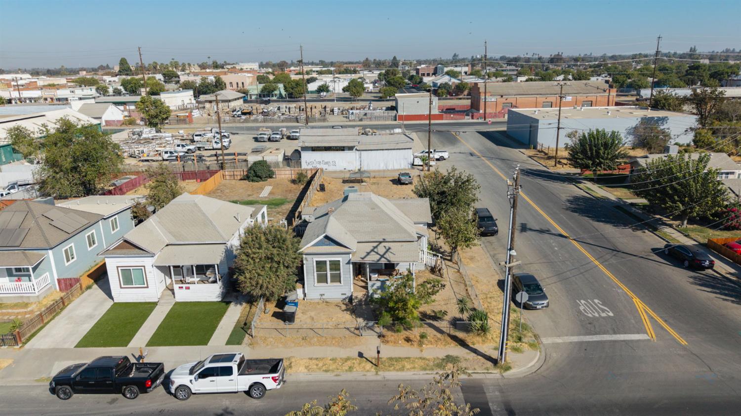 130 E 4th St, Hanford, CA 93230
