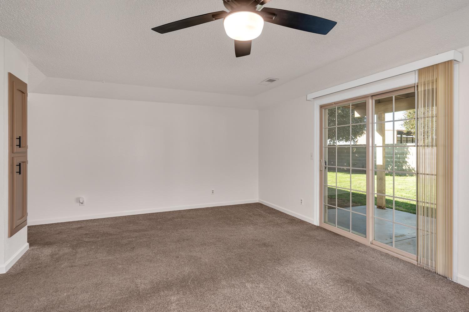 1220 Diamond Way, Madera, CA 93637