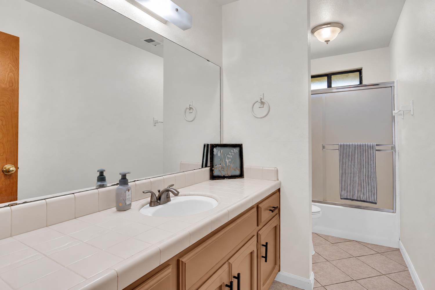 1220 Diamond Way, Madera, CA 93637