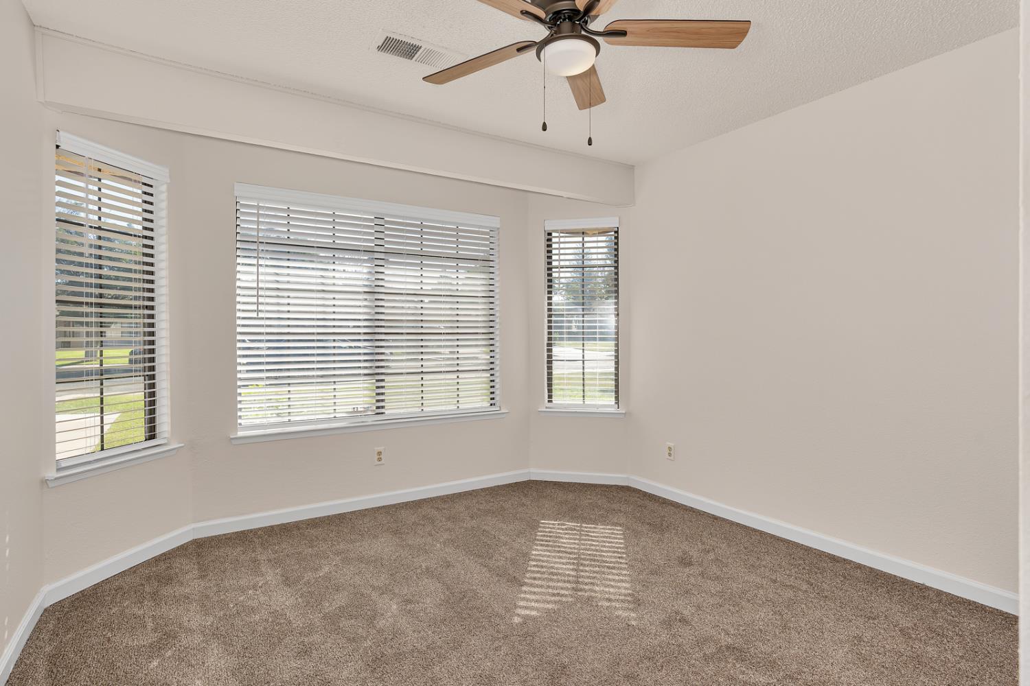 1220 Diamond Way, Madera, CA 93637