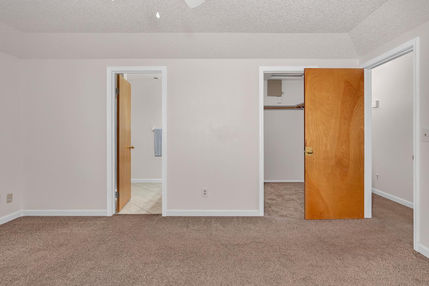 1220 Diamond Way, Madera, CA 93637