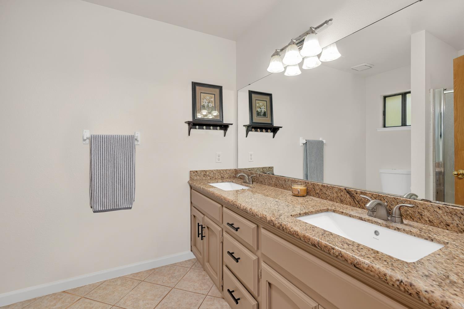 1220 Diamond Way, Madera, CA 93637