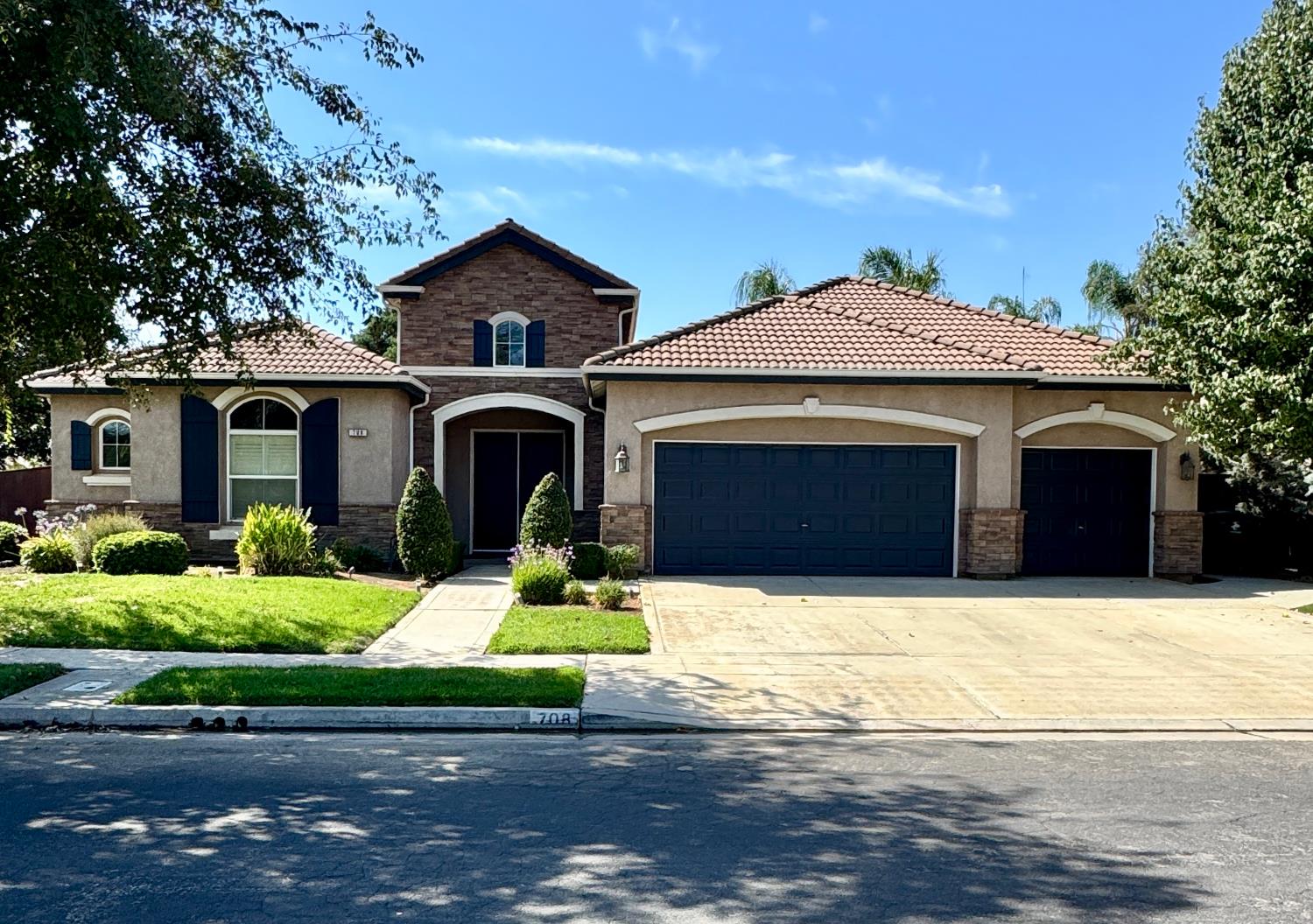 708 W Enterprise Ave, Clovis, CA 93619