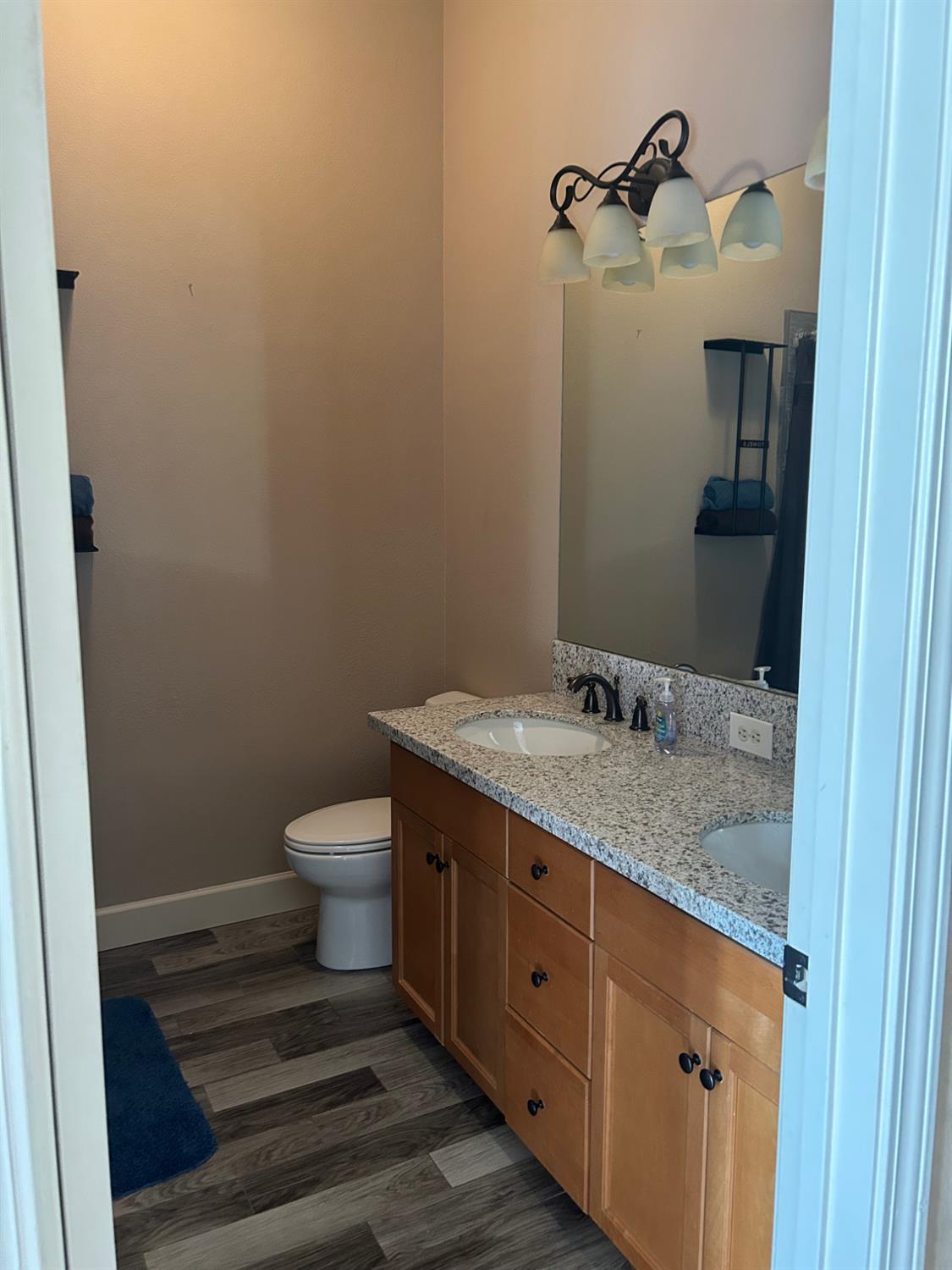 708 W Enterprise Ave, Clovis, CA 93619