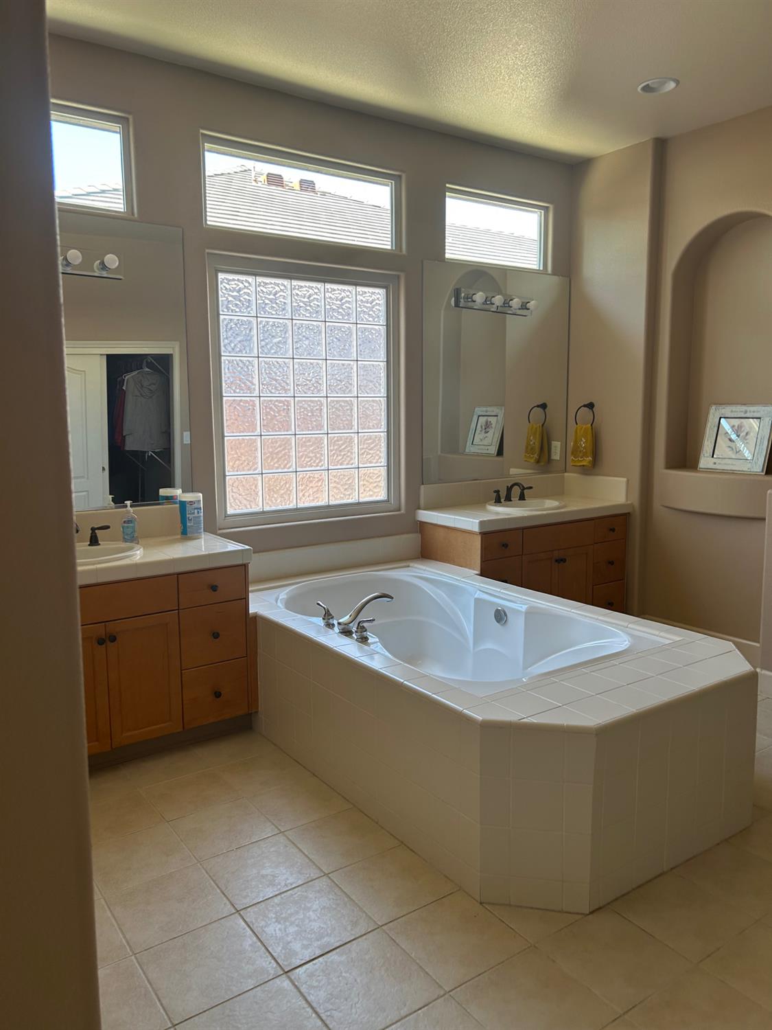 708 W Enterprise Ave, Clovis, CA 93619