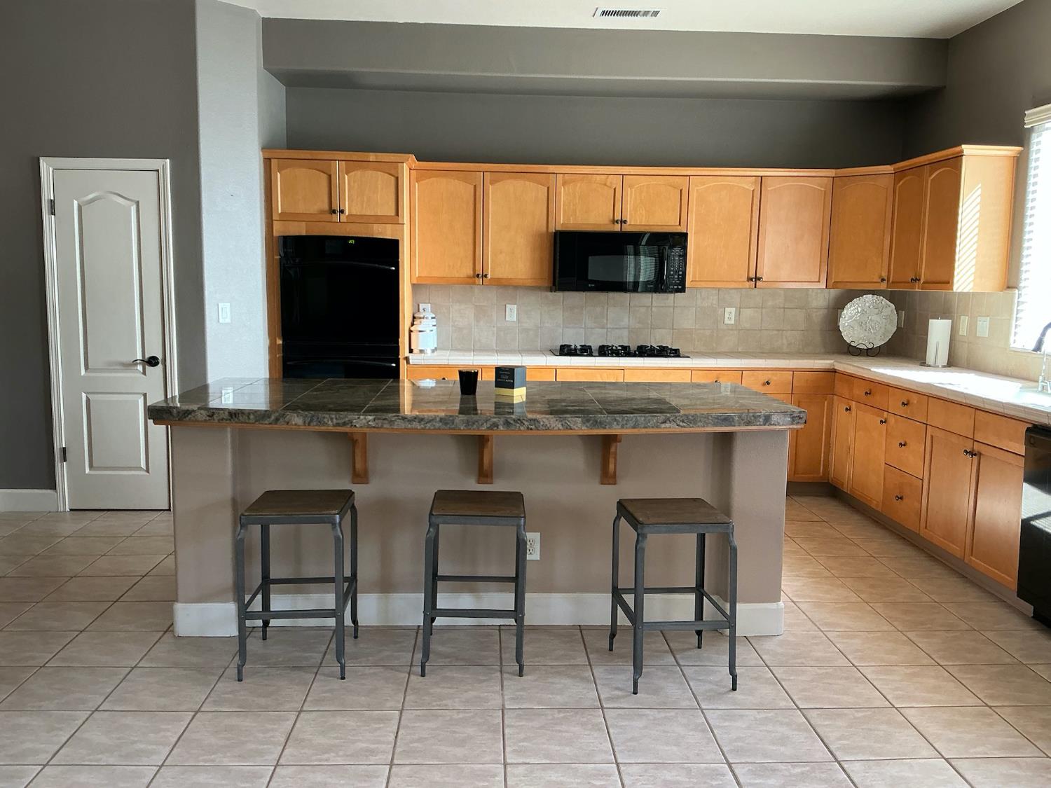 708 W Enterprise Ave, Clovis, CA 93619