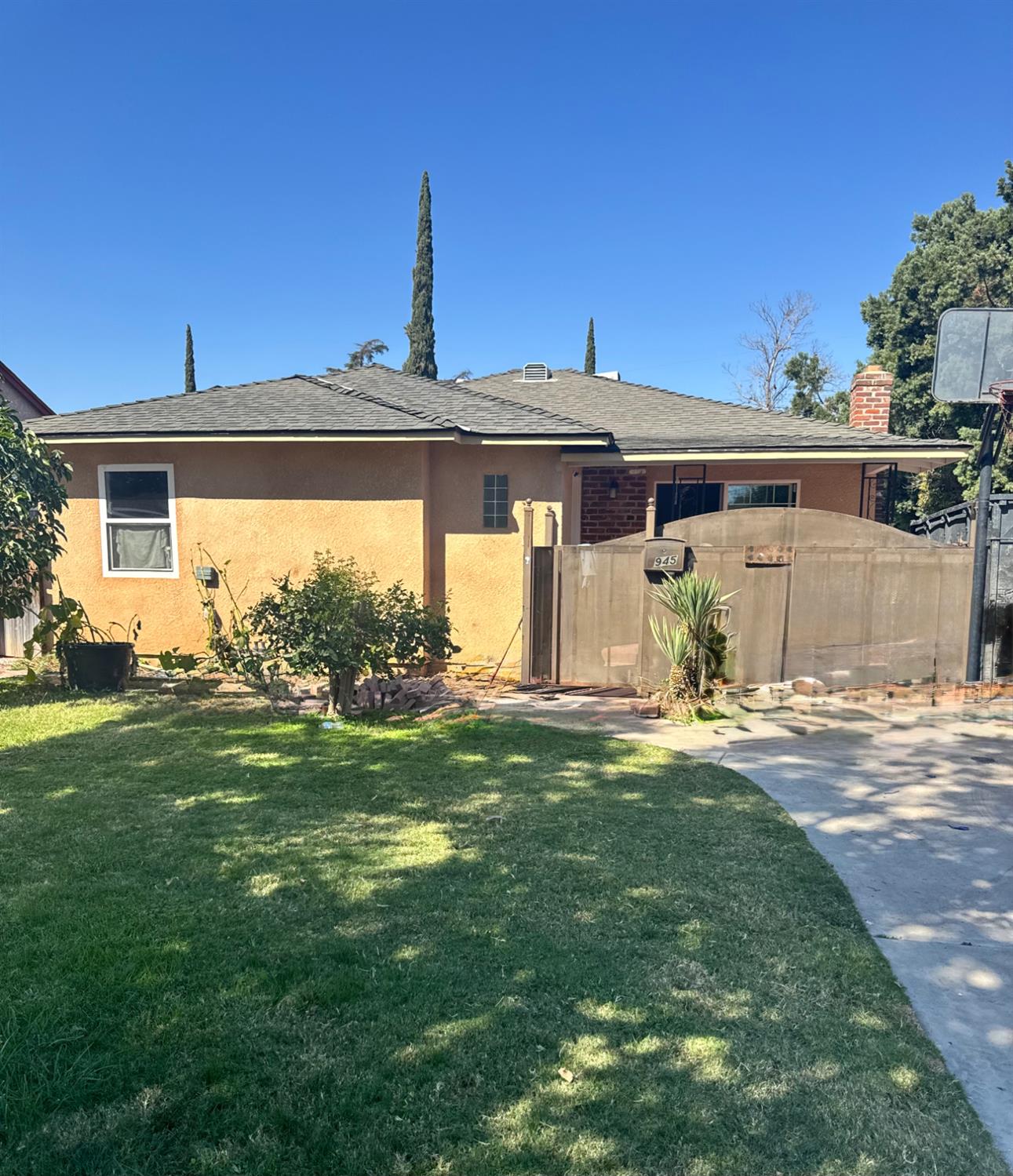 1945 E Cornell Ave, Fresno, CA 93703