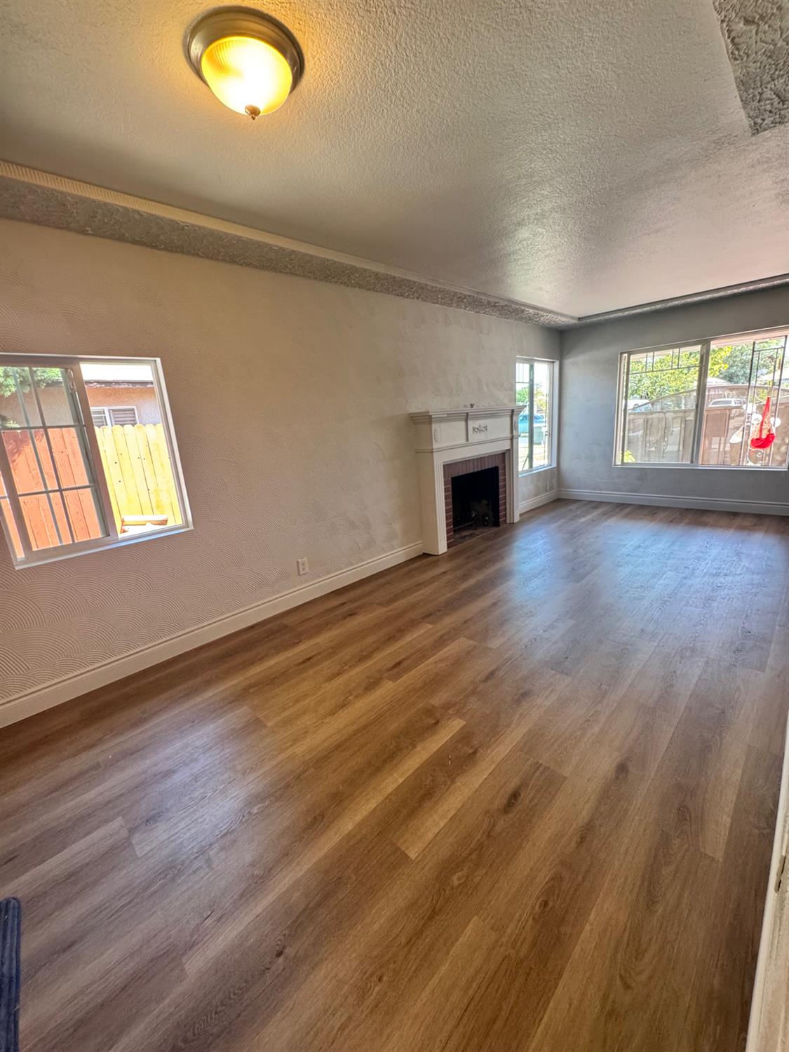 1945 E Cornell Ave, Fresno, CA 93703