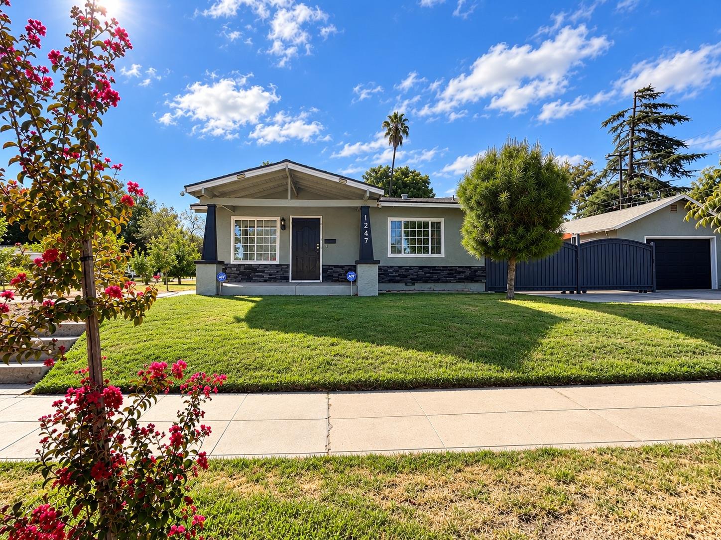 1247 E Cortland Ave, Fresno, CA 93704