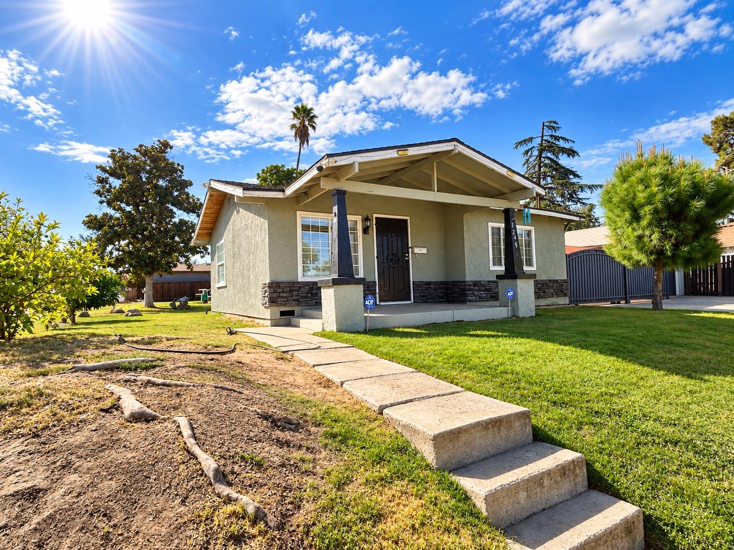 1247 E Cortland Ave, Fresno, CA 93704
